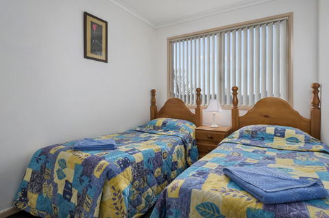 AMOS HOUSE & SWANSEA VILLAS - Tourism Guide 3