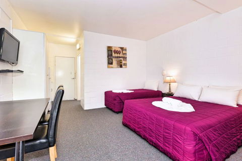 Aaron Motel Gladstone - Travel Agents 1