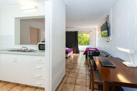 Aaron Motel Gladstone - Travel Agents 6