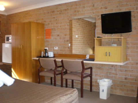 White Lanterns Motel - Tourism Guide 0