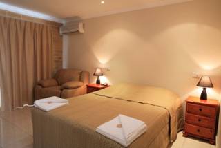 Emerald Central Palms Motel - Cruises Travel 39