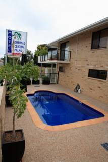 Emerald Central Palms Motel - Cruises Travel 41