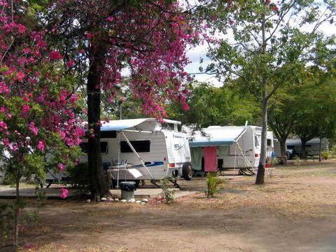 Emerald Cabin & Caravan Village - Cruises Travel 3
