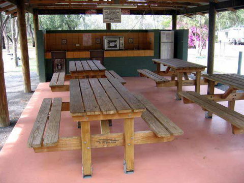 Emerald Cabin & Caravan Village - Cruises Travel 4