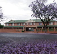 Endeavour Court Motor Inn - Tourism Guide