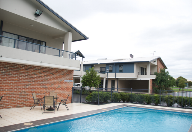 Hawkesbury Race Club Motel - Tourism Guide 3