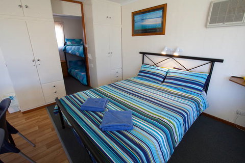 Henleys Holiday Flats - Travel Agents 1