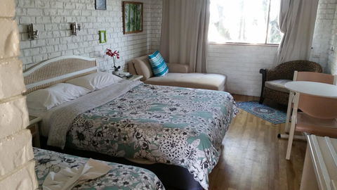 Holland Park Motel - Tourism Guide 3