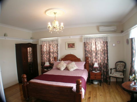 Johnstone's On Oxley Bed & Breakfast - Tourism Guide 0