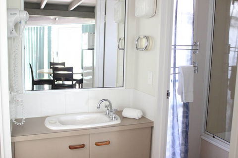 Kelly's Beach Resort - Tourism Guide 4