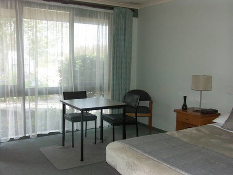 Melaleuca Motel - Tourism Guide 1