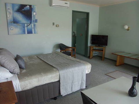 Melaleuca Motel - Tourism Guide 4