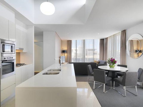 Meriton Serviced Apartments - Zetland - Tourism Guide 2