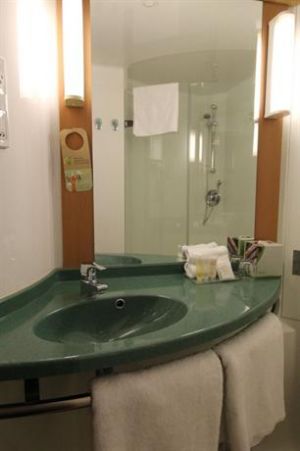 Ibis Newcastle - Travel Search 3