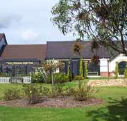 Mick O'Sheas Irish Pub Motel - Tourism Guide