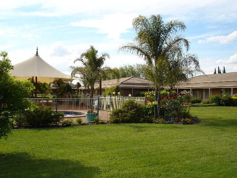 Paradise Lakes Motel - Tourism Guide 1