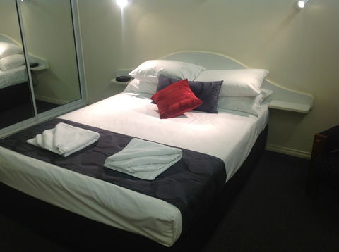 Parkside Motel Ayr - Tourism Guide 0