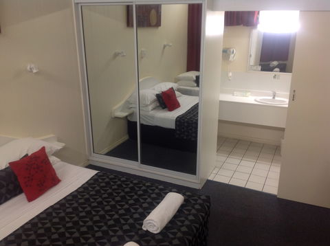 Parkside Motel Ayr - Tourism Guide 3