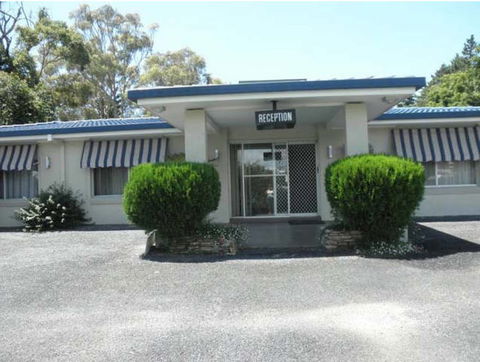 Pine Lodge Motel - Travel Search 1