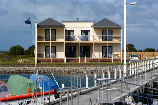Devon North VIC Travel Search