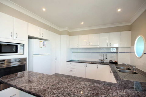 Sails Apartments - Travel Search 2