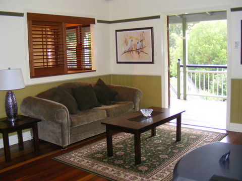 The Sanctuary Springbrook Guest House Cottage - Cruises Travel 3