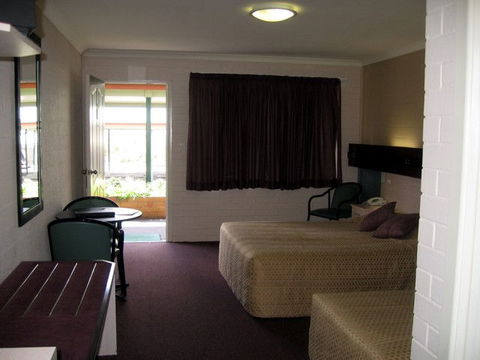 The Vines Motel & Cottages - Cruises Travel 2