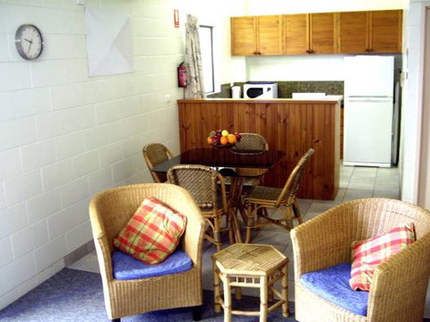 Ti Tree Holiday Apartments - Travel Search 0