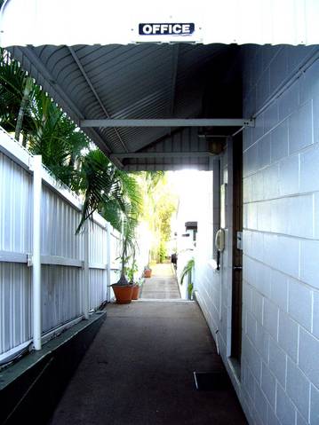 Ti Tree Holiday Apartments - Travel Search 5