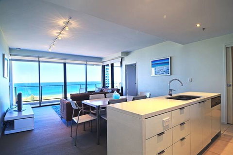 Ultra Broadbeach - Tourism Guide 3