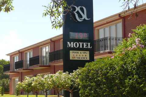 Wagga RSL Club Motel And Apartments - Tourism Guide 1