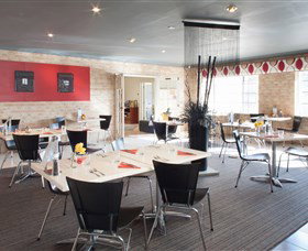 Banksia Gardens Resort Motel - Travel Agents 1