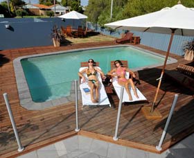 Waikiki Beach Bed And Breakfast - Tourism Guide 0