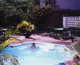 Palm Court Kookaburra Backpackers - Tourism Guide 2