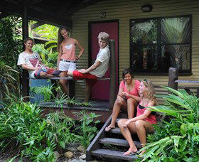 Airlie Beach Magnums Backpackers - Tourism Guide 1