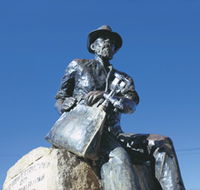 Paddy Hannans Statue - Tourism Guide