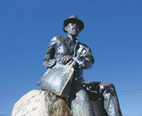 Paddy Hannans Statue - Tourism Guide 0
