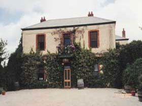 Clos Clare - Tourism Guide 0