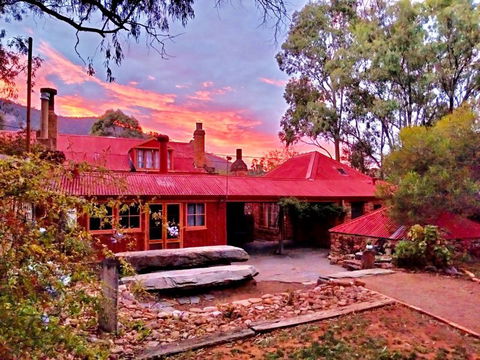 Bluey Blundstones Heritage Accommodation - Tourism Guide 1