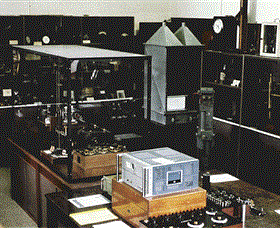 UQ Physics Museum - Travel Search