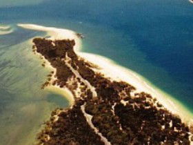 Inskip Peninsula Recreation Area - Tourism Guide 0