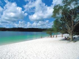 Lake McKenzie - Travel Agents 0