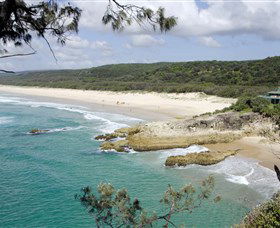 Main Beach, North Stradbroke Island - Cruises Travel 0