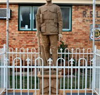 Soldier Statue Memorial Chinchilla - Tourism Guide
