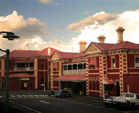 Historic Walk Through Mort Estate - Cruises Travel 0