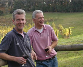 Foxeys Hangout Winery - Tourism Guide 0