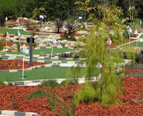 18 Hole Mini Golf - Club Husky - Tourism Guide 0