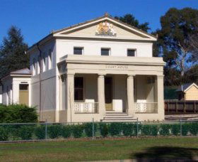 Berry Courthouse - Travel Agents 0