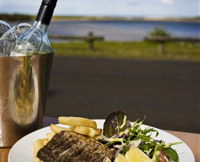 Hedys Restaurant At The Heads Hotel - Travel Agents 0