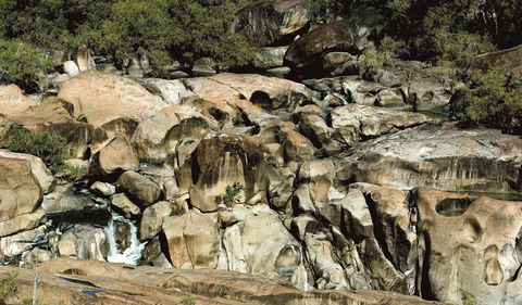 Macintyre Falls Lookout - Tourism Guide 2